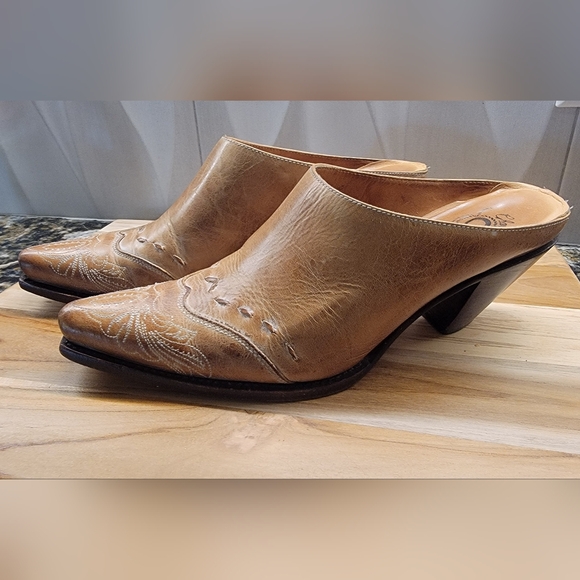 Charlie 1 Horse Women's Mules - Picture 3 of 9